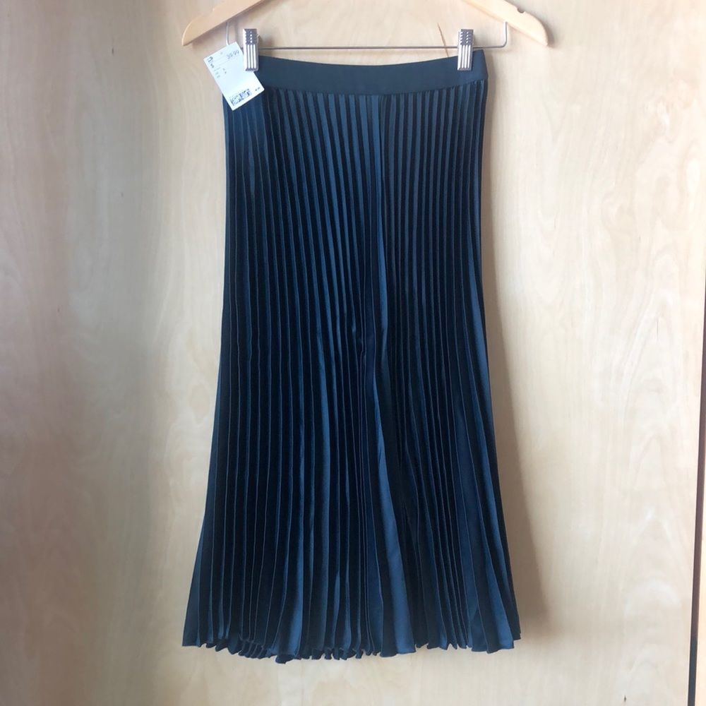 Navy H&M Pleated Skirt